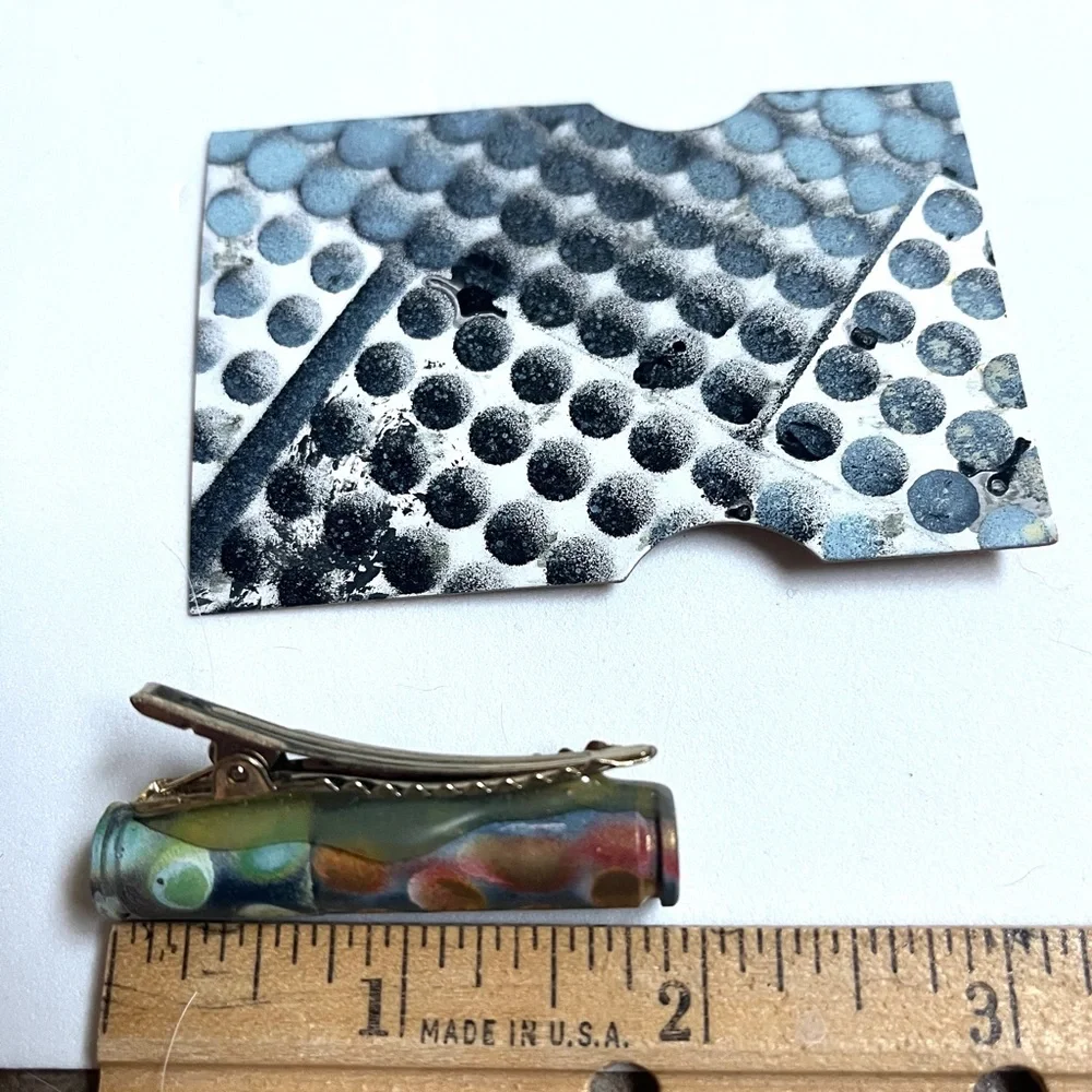 Artistic Polka Dot Brooch Clip- Multicolor- with Art Card. - Picture 3 of 7